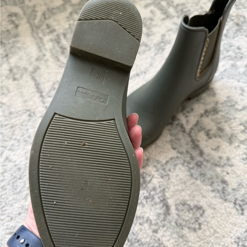 Stylish Green Women's Chelsea Boots - Picture 2 of 3